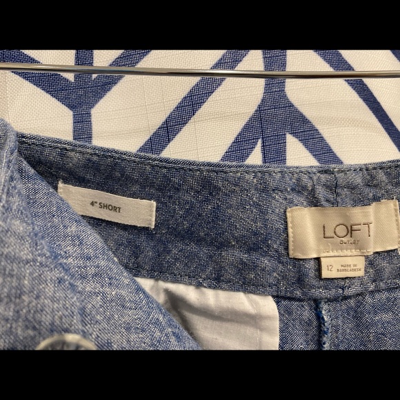 Women’s LOFT 4” Shorts - Picture 2 of 5